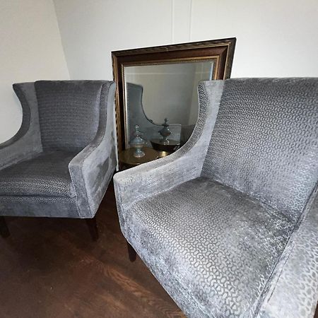 2 Bedroom Stylist Apartment Детройт Екстериор снимка