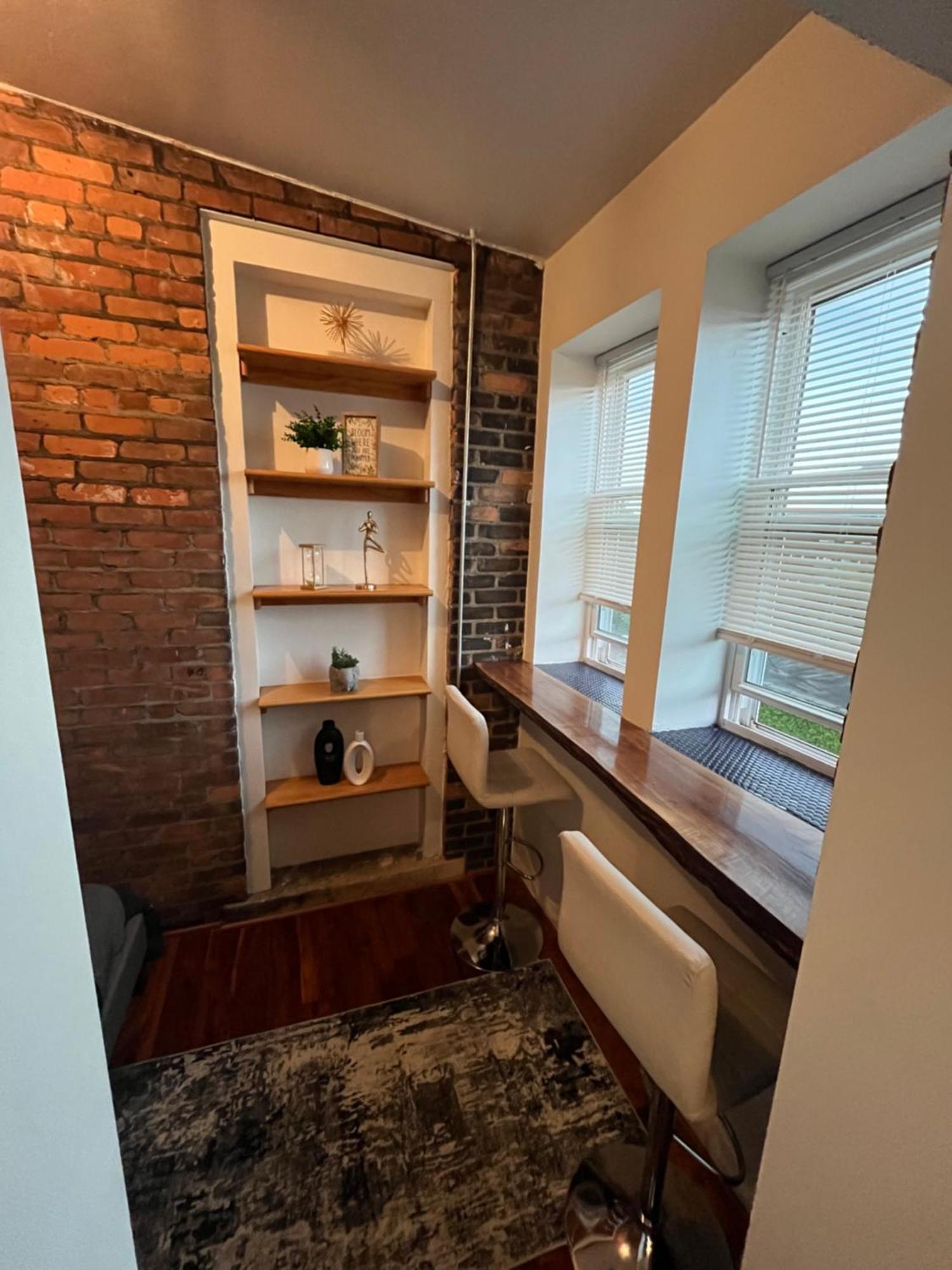 2 Bedroom Stylist Apartment Детройт Екстериор снимка