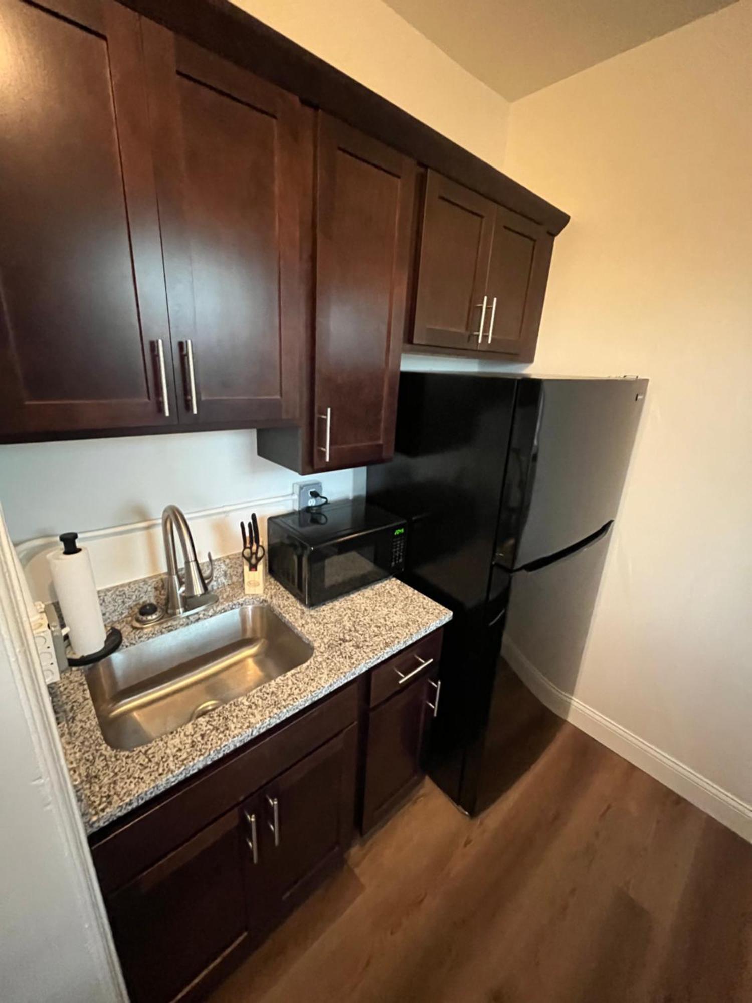 2 Bedroom Stylist Apartment Детройт Екстериор снимка