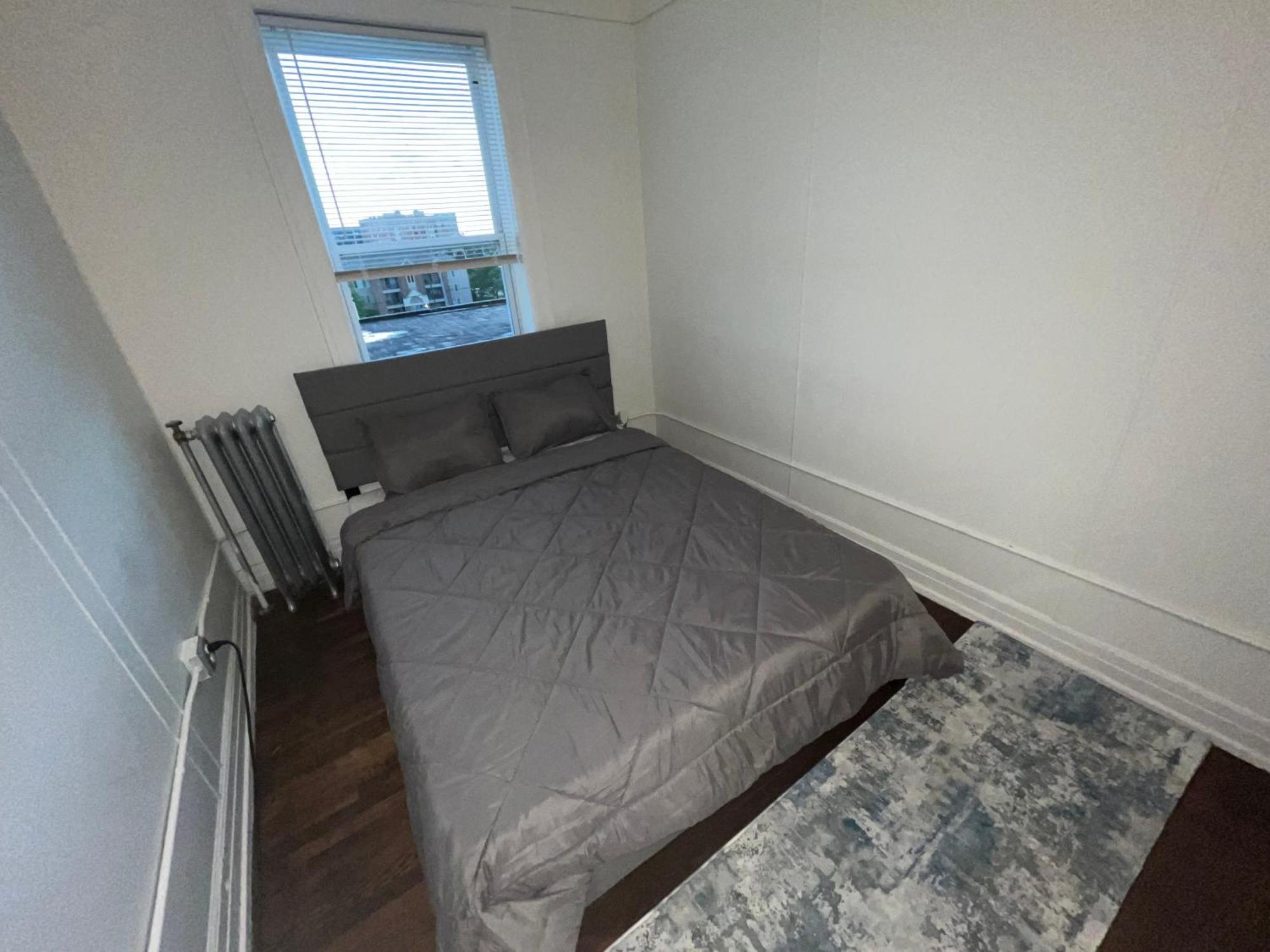 2 Bedroom Stylist Apartment Детройт Екстериор снимка